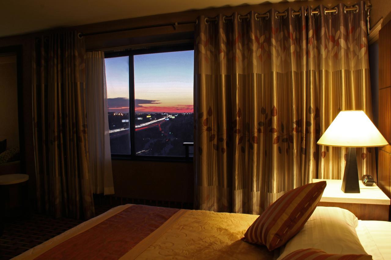 קרסון La Crystal Hotel -Los Angeles-Long Beach Area מראה חיצוני תמונה